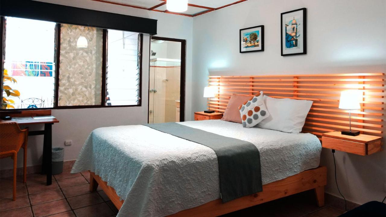 Trebol Amarillo Bed & Breakfast Escazú Eksteriør billede