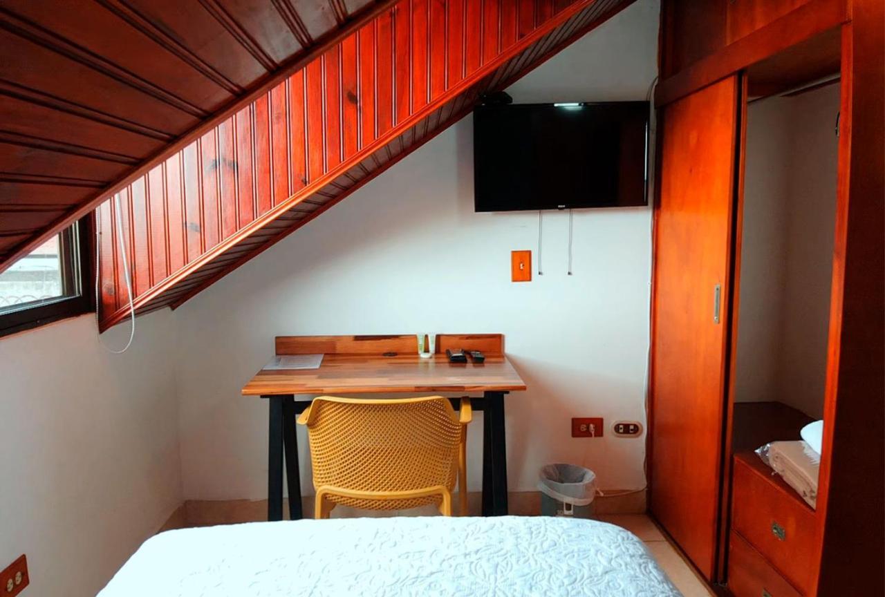 Trebol Amarillo Bed & Breakfast Escazú Eksteriør billede