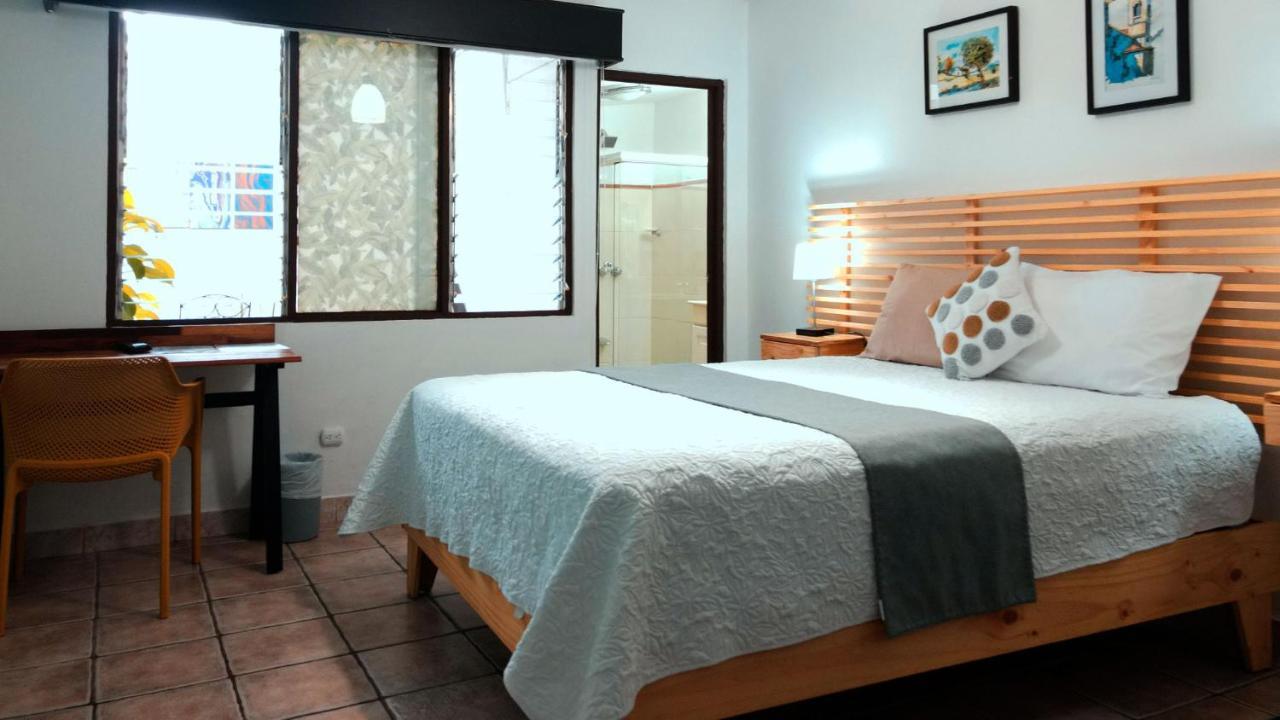 Trebol Amarillo Bed & Breakfast Escazú Eksteriør billede